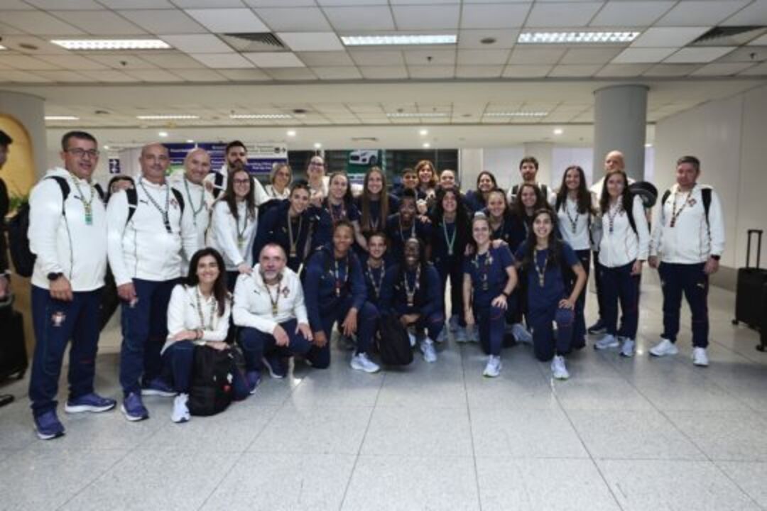 Seleção Nacional à chegada a Manila, nas Filipinas