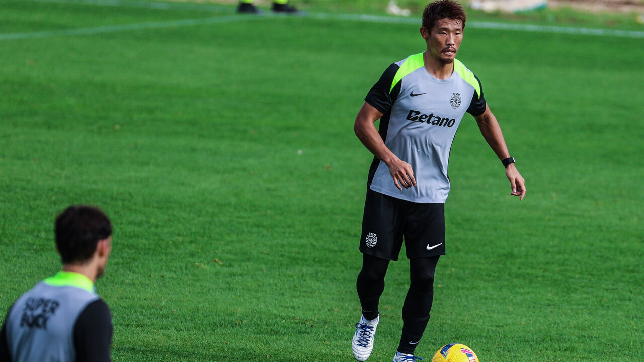 Morita joga pelo Sporting num particular contra o Belenenses, em Alcochete