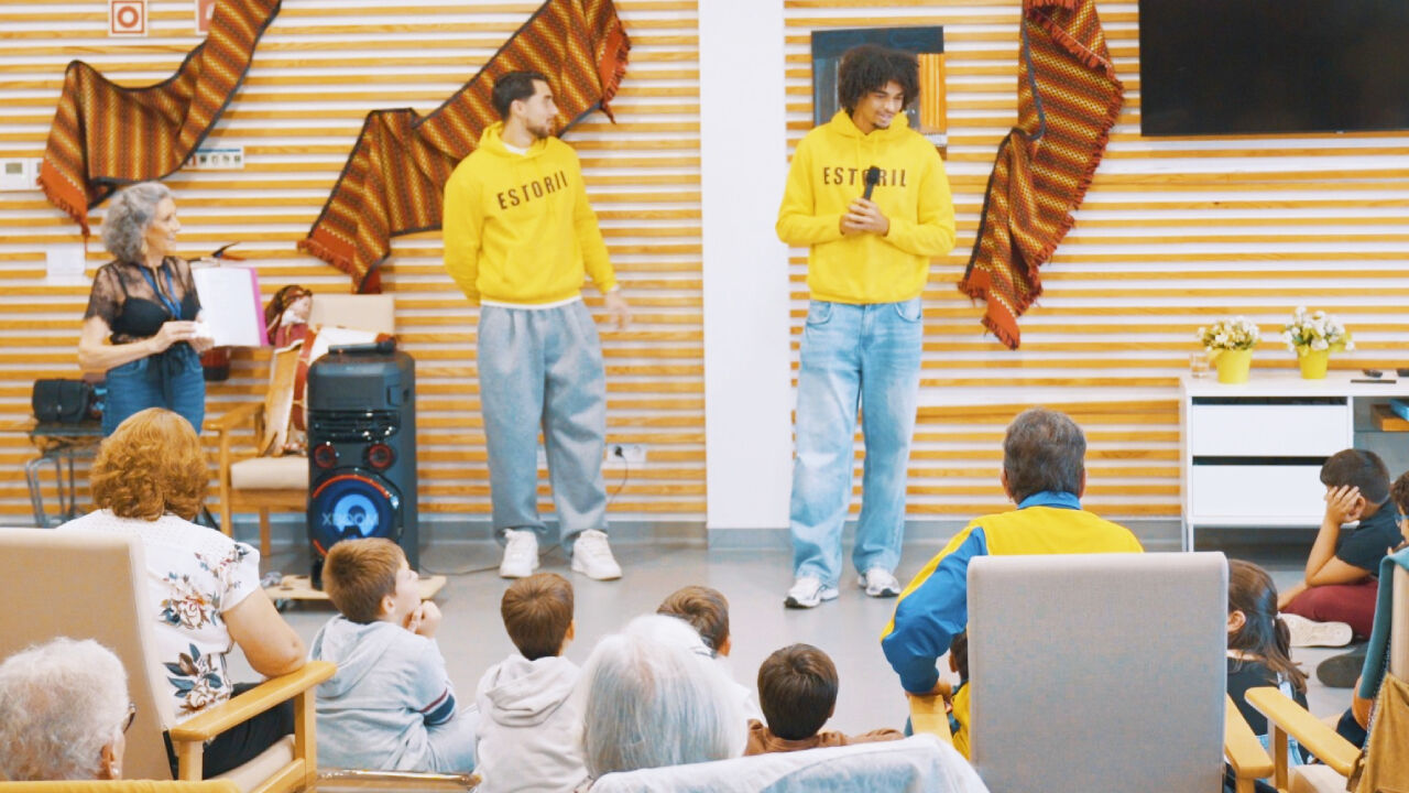 Diogo Dias e Tiago Brito na Associação Social dos Idosos da Amoreira