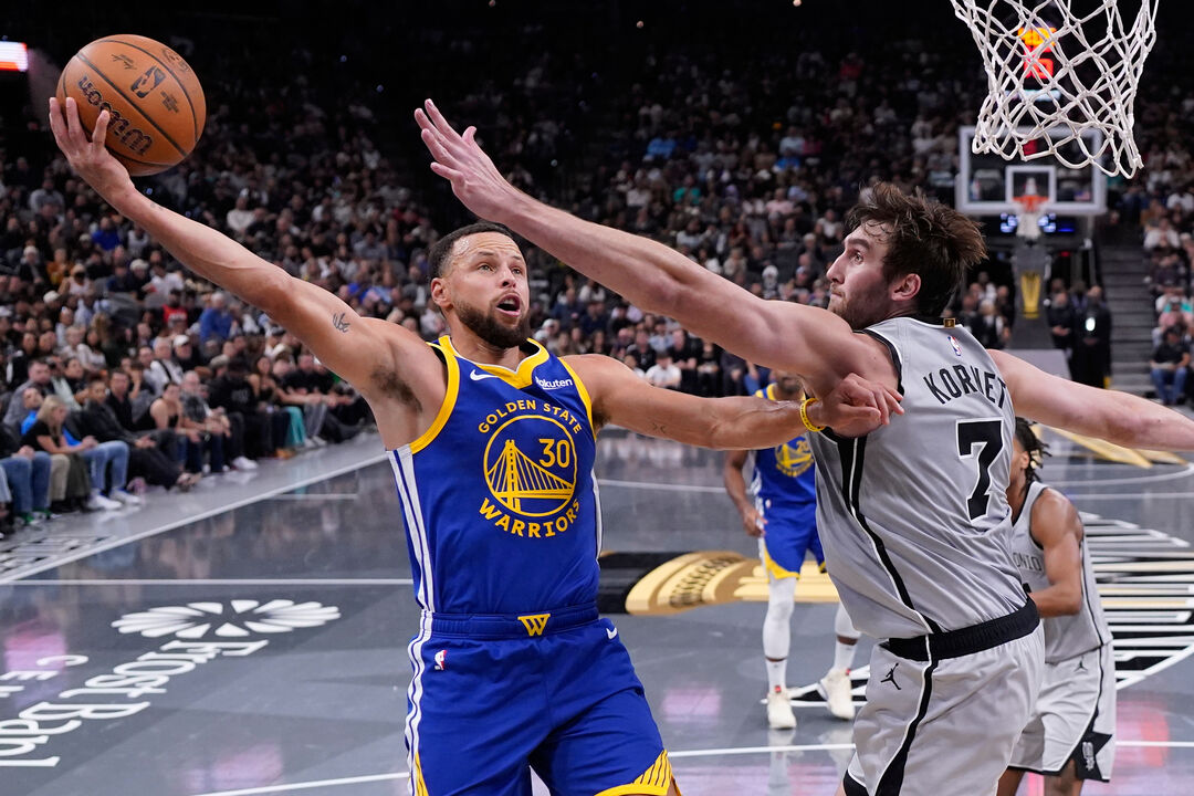 Curry iguala Michael Jordan com 49 pontos em jogo contra os San Antonio Spurs