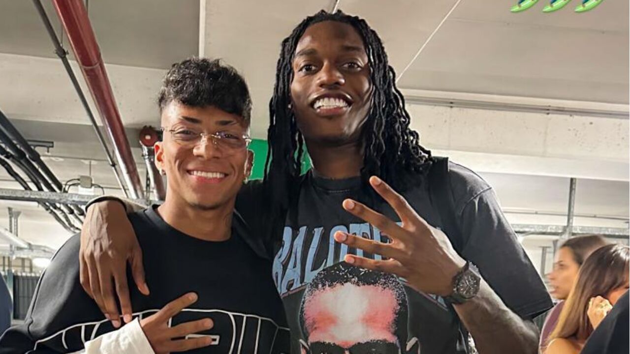 Alisson com Rafael Leão