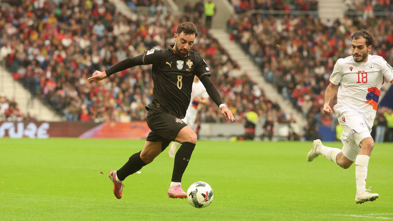 Bruno Fernandes em ação frente à Arménia