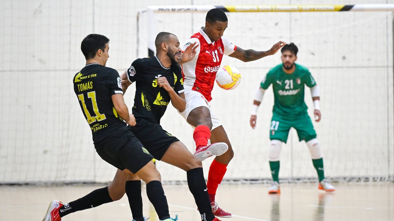 Futsal: jogo entre atletas de equipas diferentes