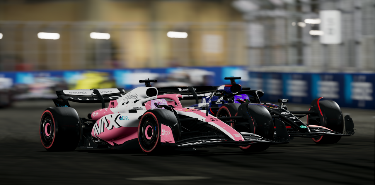 Dois carros de Fórmula 1 competem numa pista iluminada