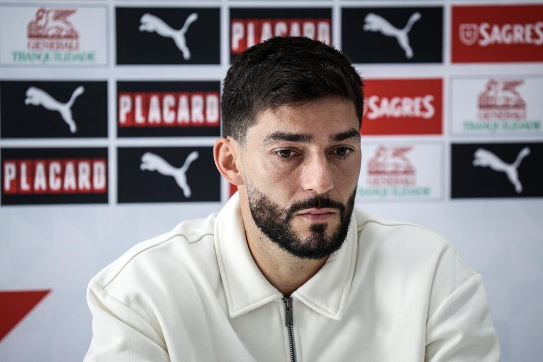 Paulinho, defesa e capitão do Atlético