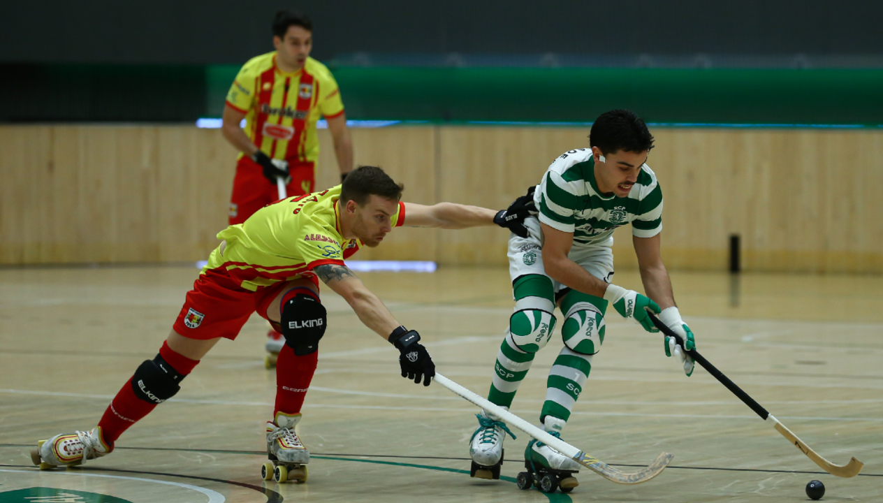 Jogo de hóquei em patins com atletas do Sporting CP