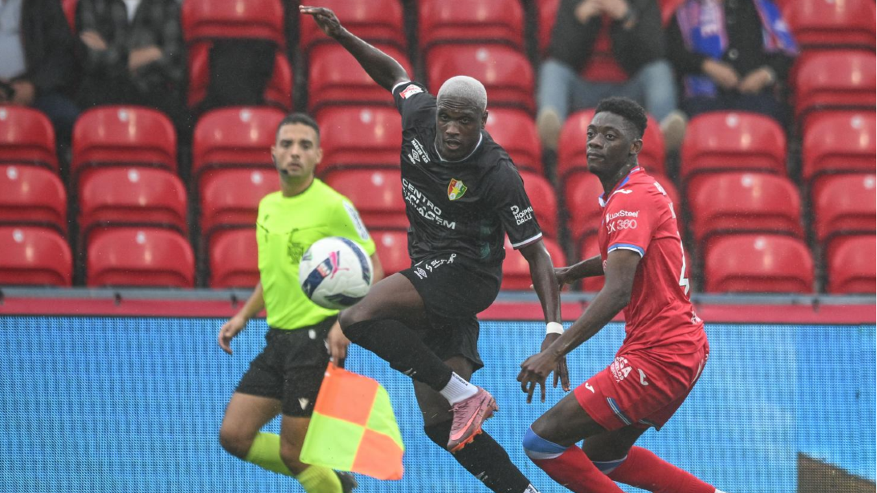 Encada ausente no Estrela, defesa lesionado no jogo com o Nacional