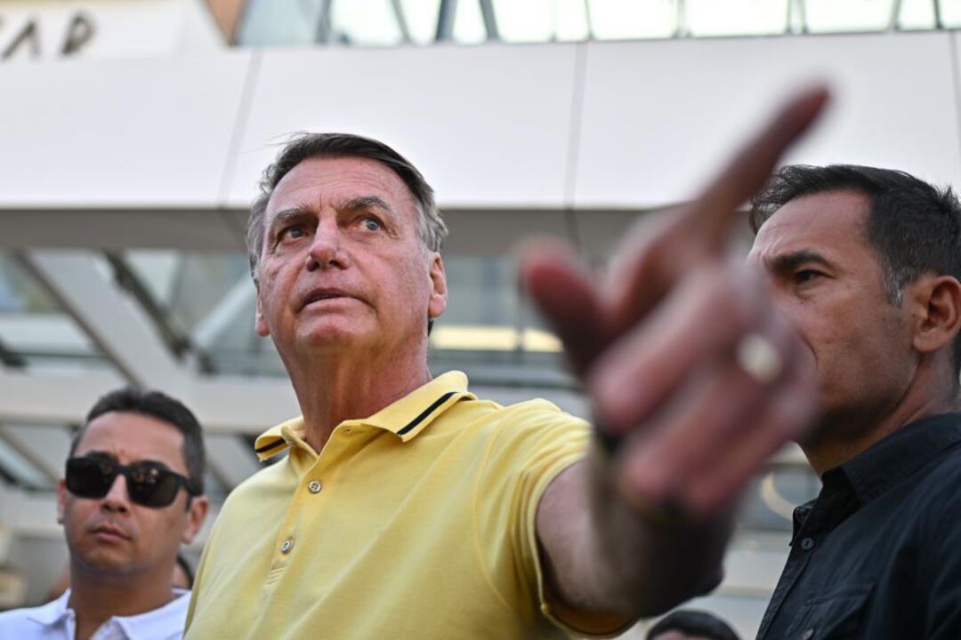 Bolsonaro encontra-se em prisão domiciliária
