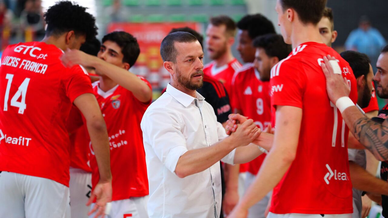 Benfica vence Leixões por 3-0 no Campeonato Nacional e sobe ao segundo lugar