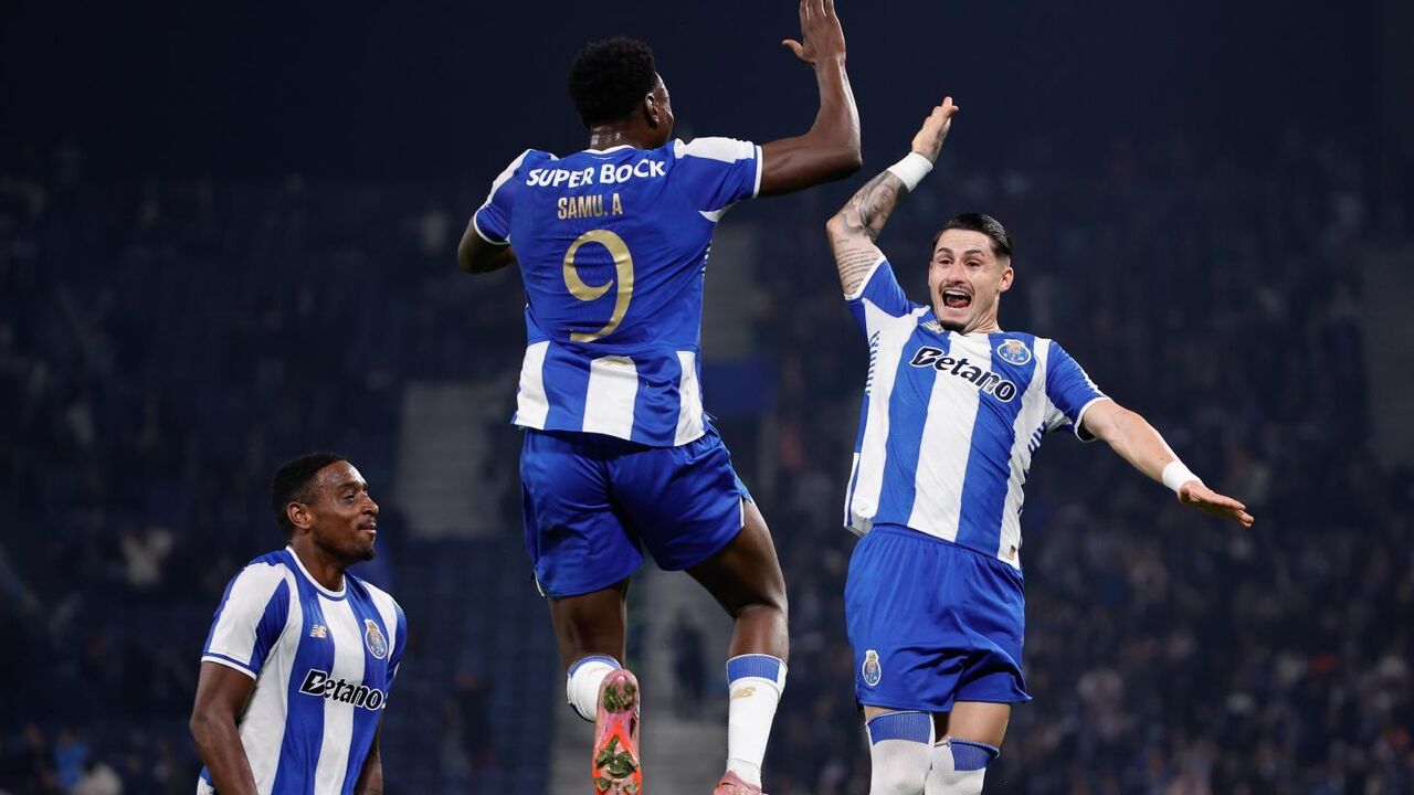 Borja Sainz e Samu celebram um golo do FC Porto