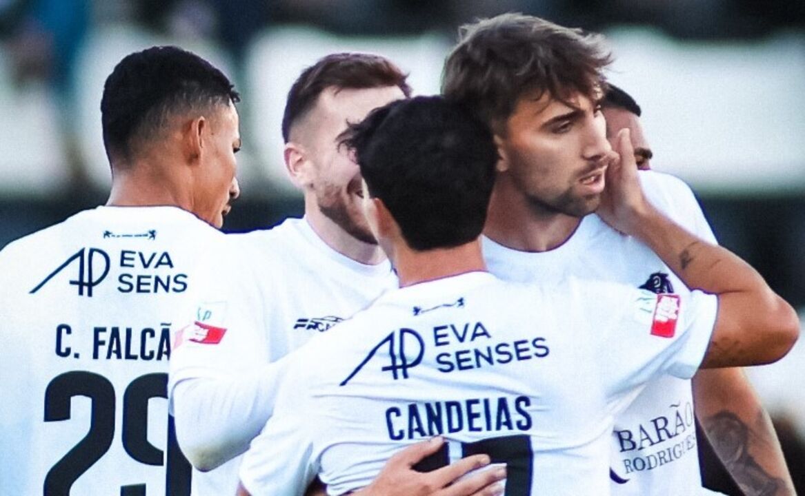 Jogadores do Farense festejam continuidade na Taça de Portugal