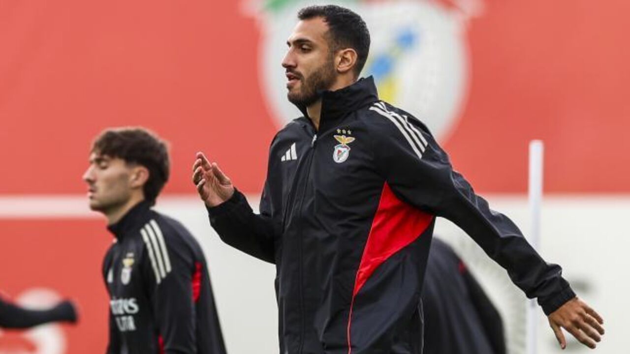 Pavlidis nos treinos com foco no jogo com o Atlético, após críticas de Mourinho