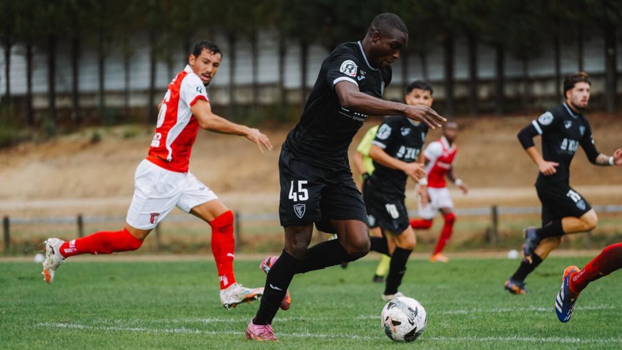 Chamito celebra vitória com o Ac. Viseu após mensagem da família