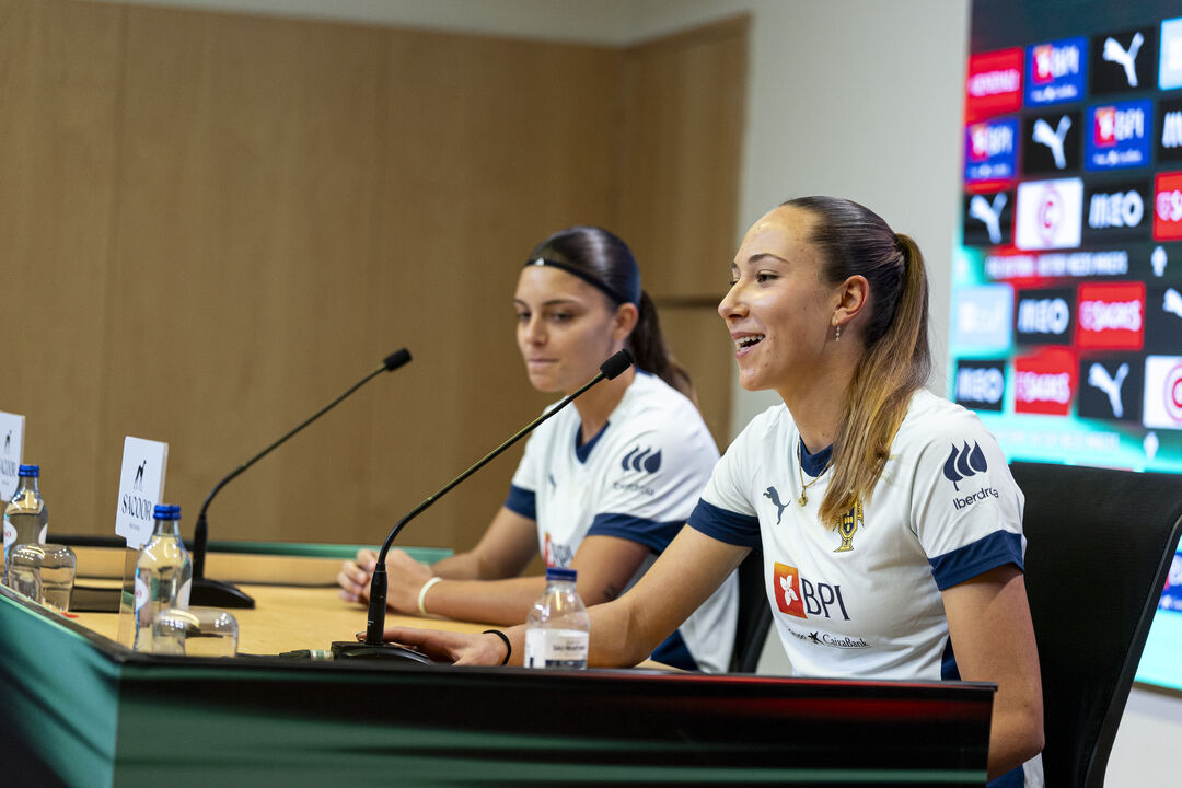 Inês Meninas em conferência na Cidade do Futebol