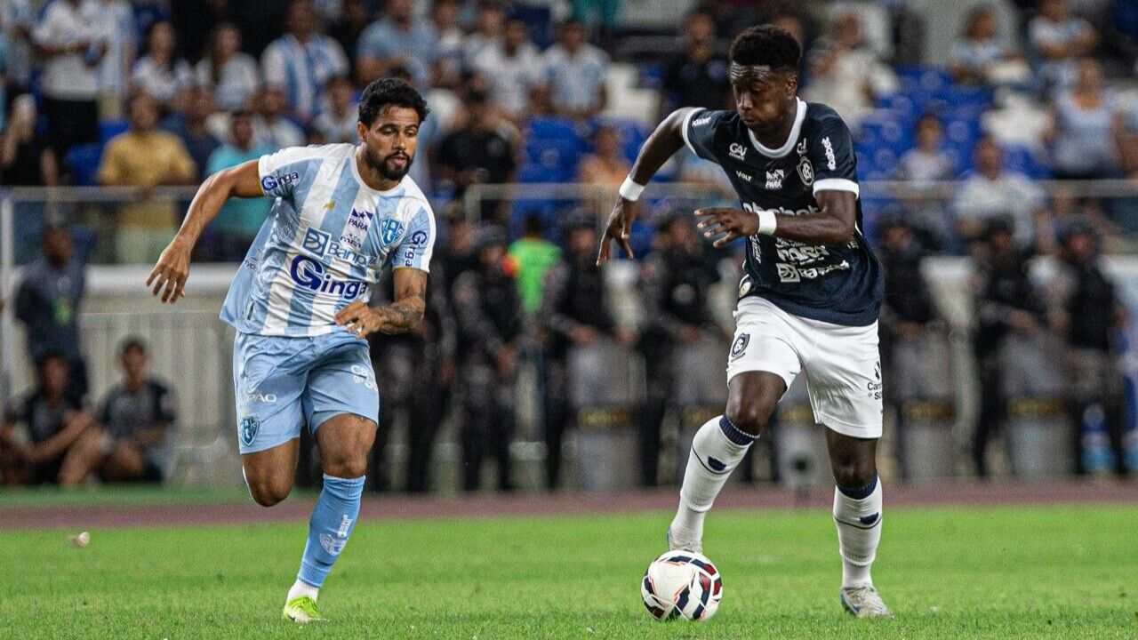 João Pedro tenta vencer na corrida um adversário