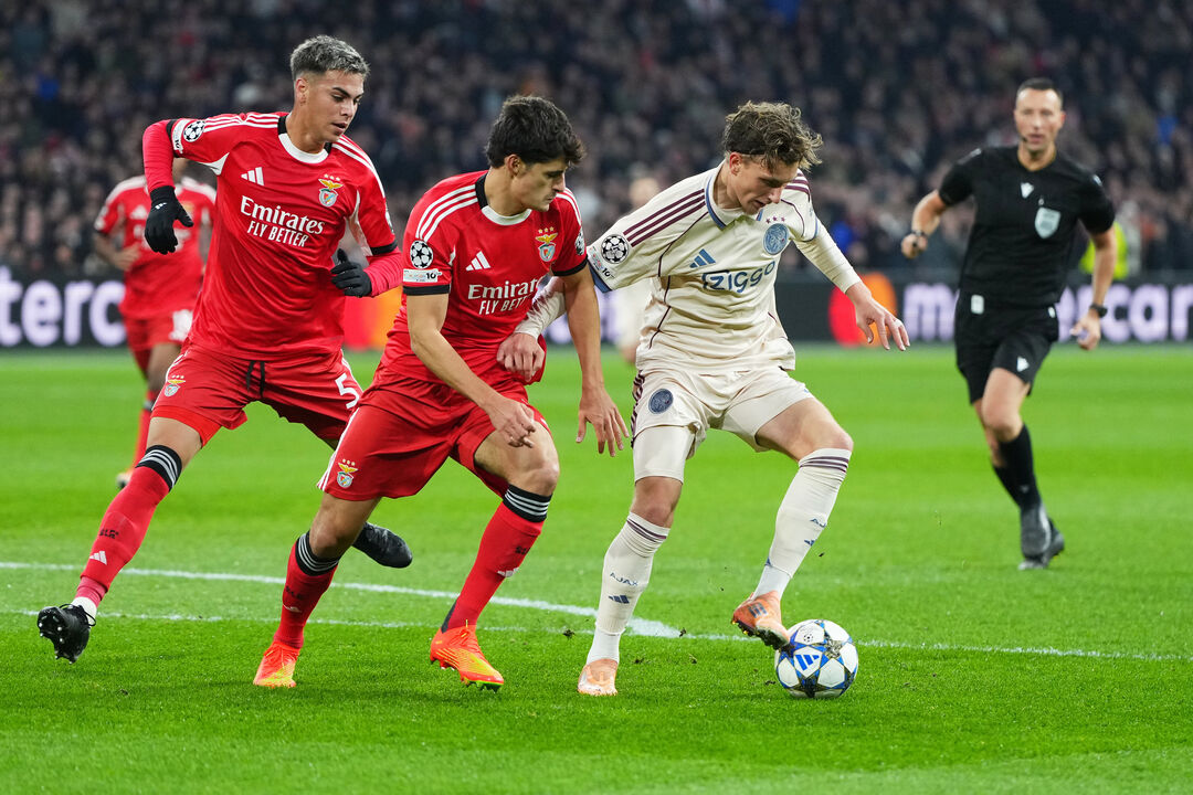 Benfica vence em casa do Ajax