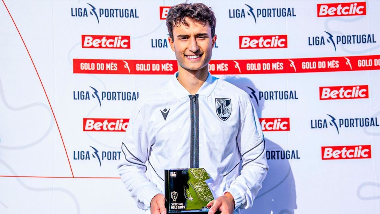 Mitrovic com o galardão de golo do mês