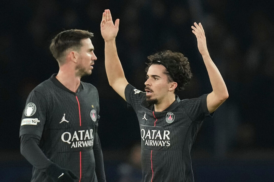 Vitinha marca pelo PSG contra o Tottenham