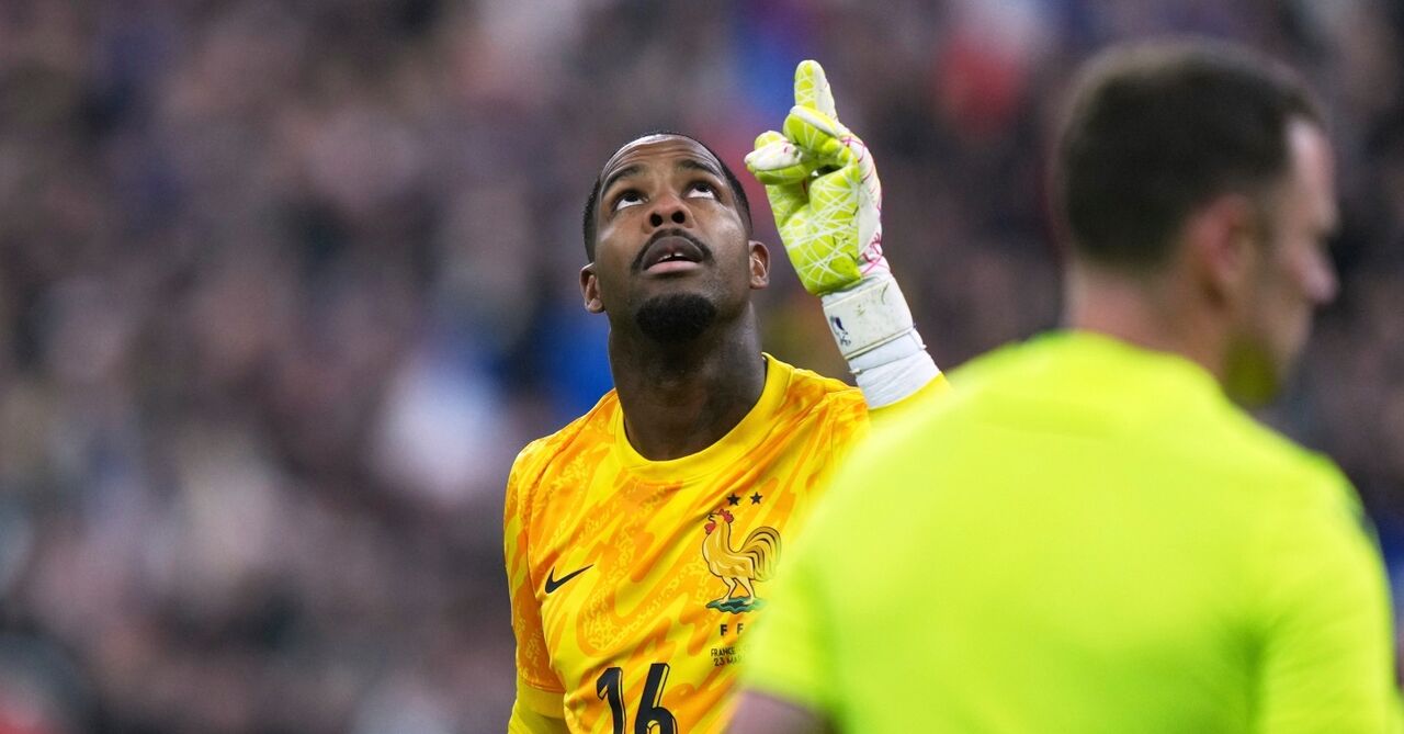 Mike Maignan, guarda-redes do Milan, está na mira do Chelsea para reforçar a equipa