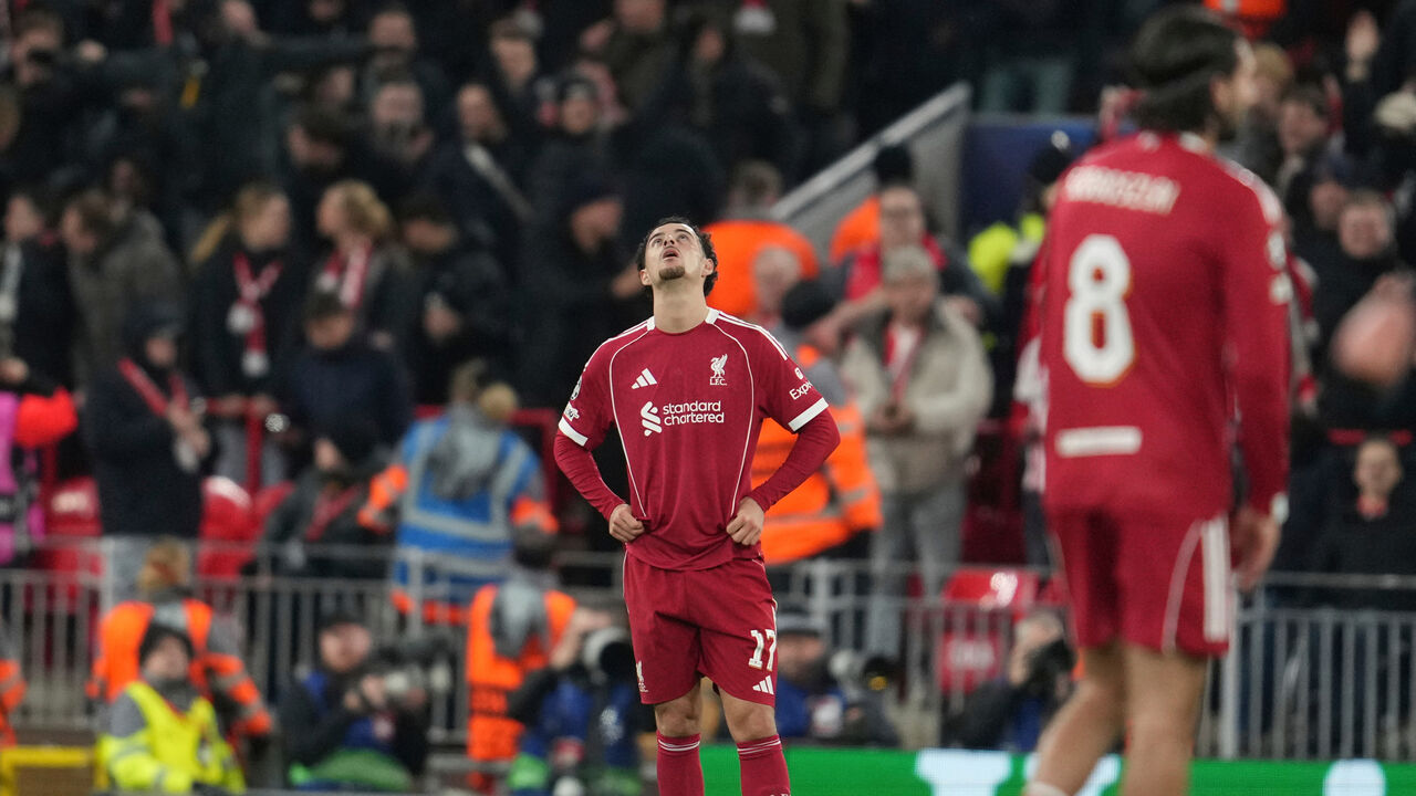 Curtis Jones não esconde desalento após goleada sofrida pelo Liverpool na Champions League