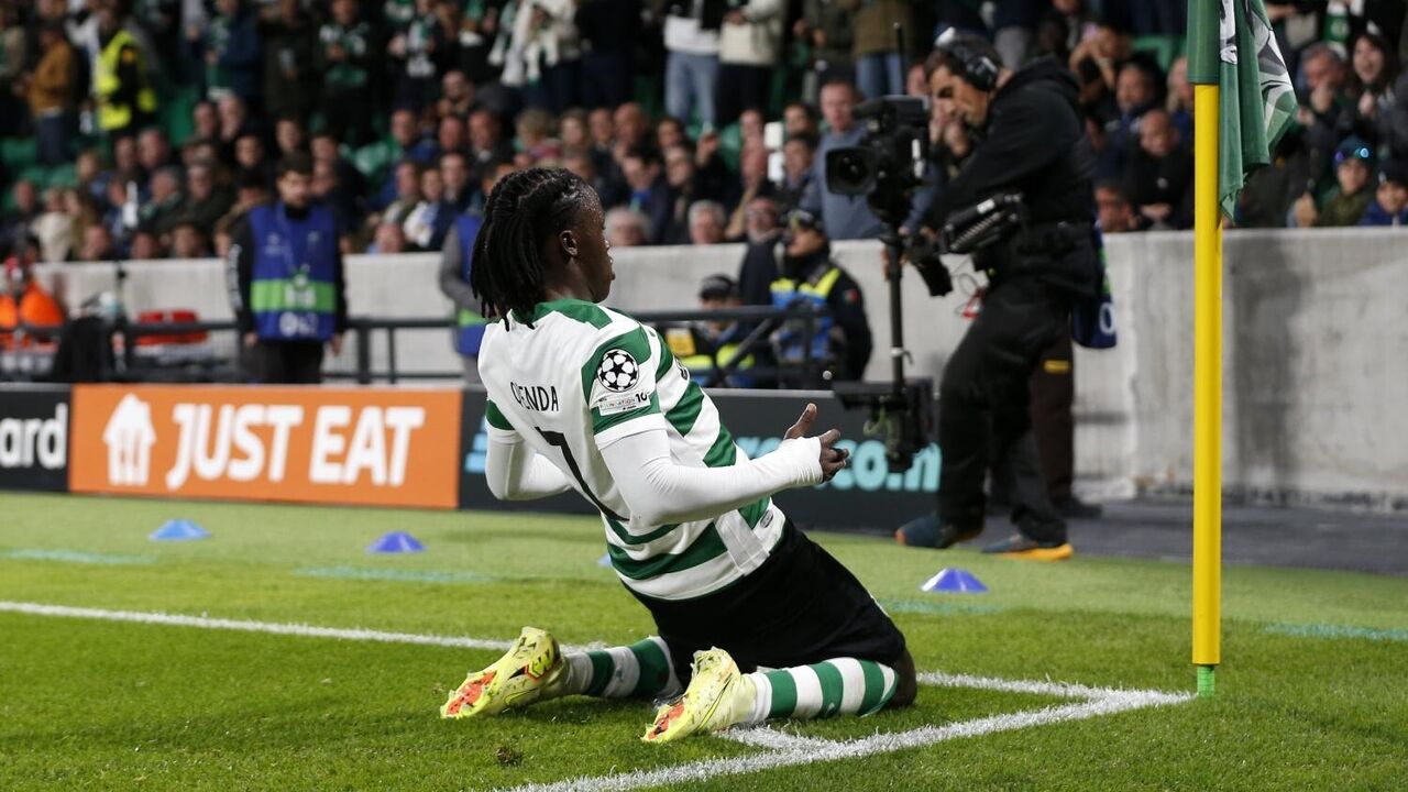 Abdul Issahaku Fatawu do Sporting CP celebra no relvado