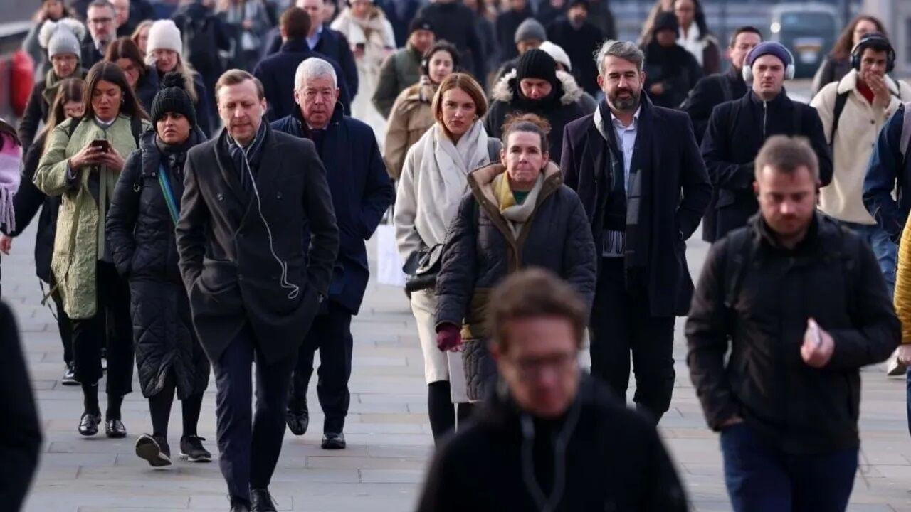 Para quem entra agora no mercado de trabalho, 46 anos de contribuições permitirão preservar mais de 90% do valor do salário