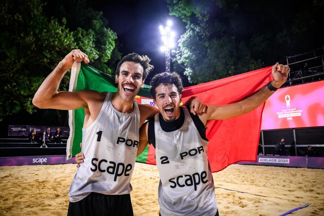 João Pedrosa e Hugo Campos celebram no Campeonato do Mundo de Voleibol de Praia