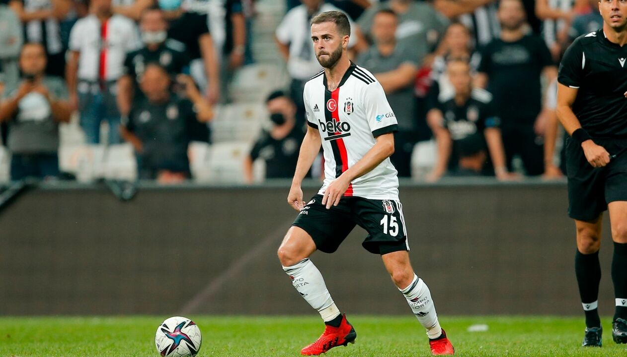 Miralem Pjanic, aos 35 anos, pondera deixar o futebol para ser agente