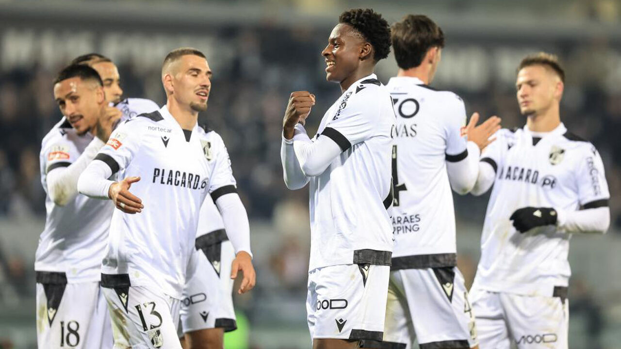Oumar Camara festeja durante o V. Guimarães-AVS