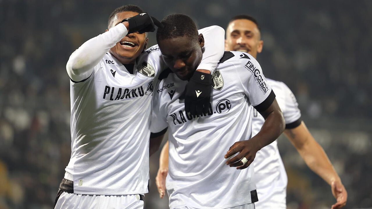 Beni Mukendi marcou pela primeira vez na carreira frente ao AVS