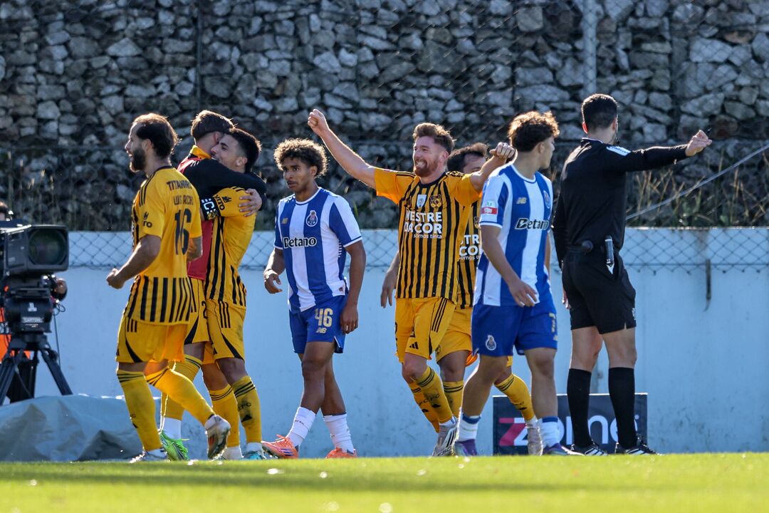 Lus. Lourosa vence FC Porto B com reviravolta perto do final.
