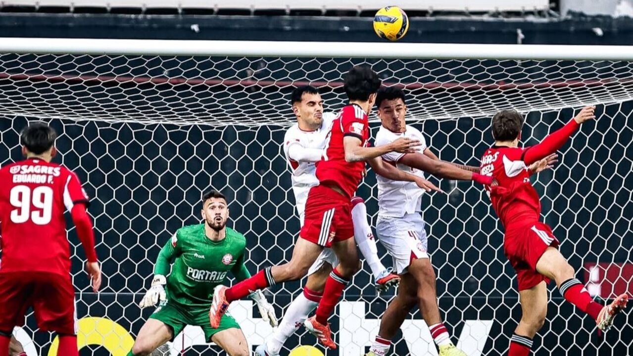 Benfica B empata (2-2) com União de Leiria