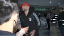 Comitiva do Benfica recebida em euforia à chegada à Madeira