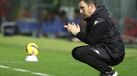 Cathro aplaude na linha lateral