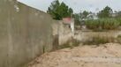 Equipa da CMTV mostra exterior da casa onde morreram idosos de 88 anos completamente alagado