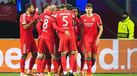 Jogadores do Benfica celebram em Amesterdão