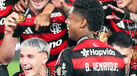 Bruno Henrique 'ganhou' microfone antes de levantar a Libertadores e ouviu-se... tudo: «Caraca!»