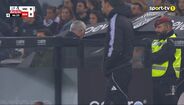 Mourinho a ir para o balneário numa altura em que a 1.ª parte do V. Guimarães-Benfica ainda não tinha terminado