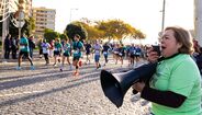 Maratona anima a cidade com corredores e apoiantes