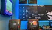 Exposição "Evolution in Pixels" destaca computadores e jogos antigos como Chuckie Egg
