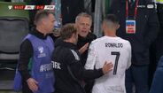 Cristiano Ronaldo reage após ser expulso em jogo Portugal-Irlanda, em Dublin