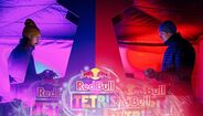 Competição de Tetris, organizada pela Red Bull, com dois jogadores frente a frente