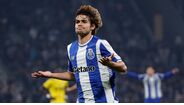 Rodrigo Mora em destaque no jogo do FC Porto contra o Sintrense.
