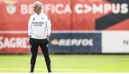 Mourinho observa treino no Benfica Campus