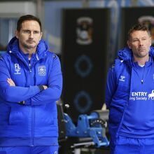 <![CDATA[ Coventry sobe à Premier League 25 anos depois ]]>