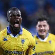 <![CDATA[ Cathro volta a mexer na defesa ]]>