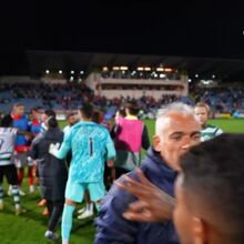 <![CDATA[ Onda de revolta no Santa Clara após canto que deu golo da vitória ao Sporting termina com dois jogadores expulsos ]]>