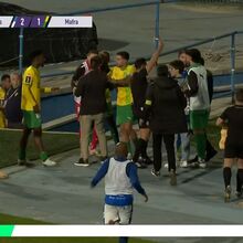 <![CDATA[ Caldo entornado no Restelo: equipa do Mafra corre para o túnel após confusão entre jogador e elemento do staff do Belenenses ]]>