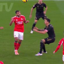 <![CDATA[ Parecia voleibol: o golo de Sudakov no Benfica-Casa Pia após brilhante assistência de Pavlidis ]]>