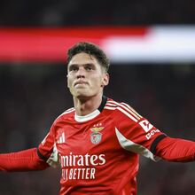 <![CDATA[ As notas dos jogadores do Benfica diante do Casa Pia: brincar na praia até aparecer a chuva ]]>
